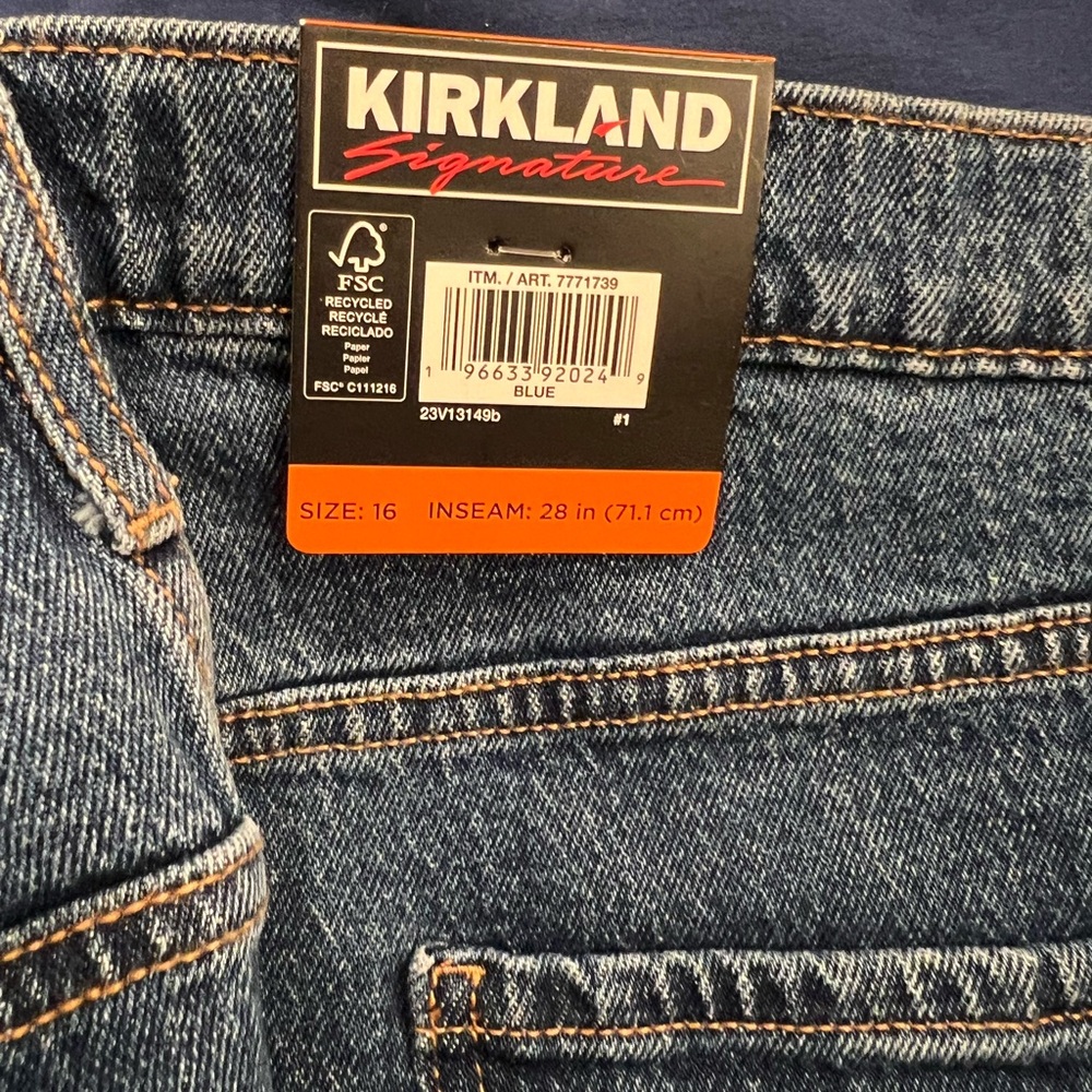 Women’s Kirkland Signature Blue Jeans Size 16